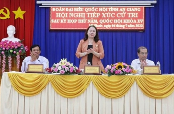 Lấy phiếu tín nhiệm giúp cán bộ phụng sự nhân dân ngày càng tốt hơn