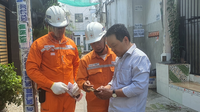 Những thắc mắc của khách hàng sẽ được xử lý qua app EVNHCMC CSKH