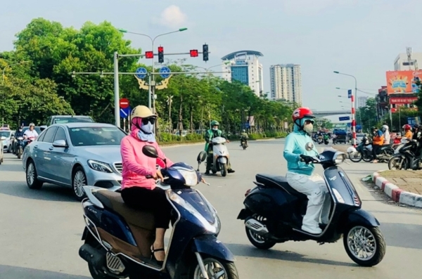 Miền Bắc tiếp tục nắng nóng, miền Nam mưa to