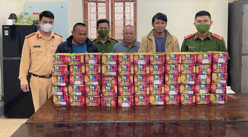 Nghệ An: Bắt giữ hàng chục đối tượng vận chuyển, buôn bán pháo nổ