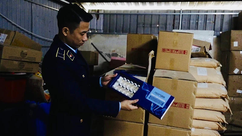 Thu giữ gần 40 tấn mỹ phẩm, thực phẩm chức năng giả nhãn hiệu trên địa bàn thành phố Hà Nội