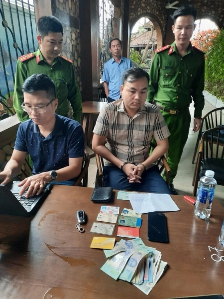 Khởi tố, bắt tạm giam 2 đối tượng cưỡng đoạt tài sản
