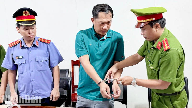 Bắt nguyên Chủ tịch Ủy ban nhân dân xã Cửa Cạn, Phú Quốc vì có hành vi nhận hối lộ