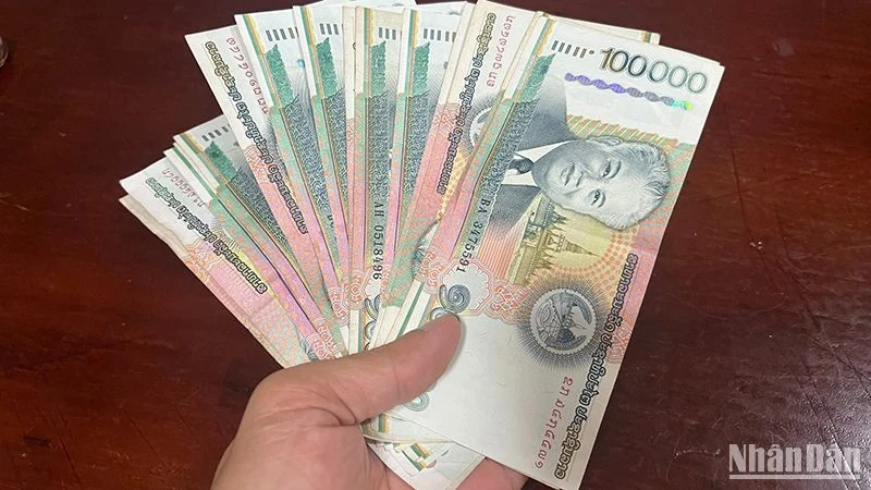 Lào tăng cường quản lý ngoại tệ trong lĩnh vực du lịch