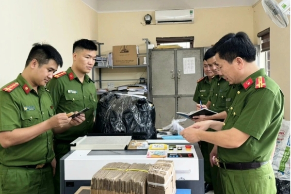Triệt phá đường dây sản xuất giấy phép lái xe, đăng ký xe giả