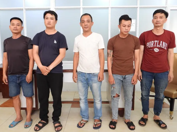 Trái bóng lăn, cá độ lại nóng