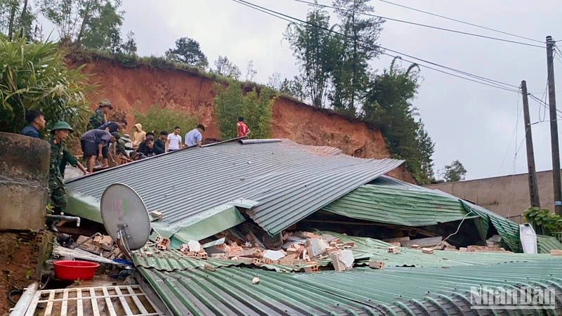 Sạt lở đất vùi lấp nhà làm một người chết tại Lâm Đồng