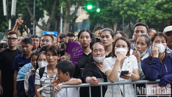 Người dân nghẹn ngào trước sự ra đi của Tổng Bí thư Nguyễn Phú Trọng