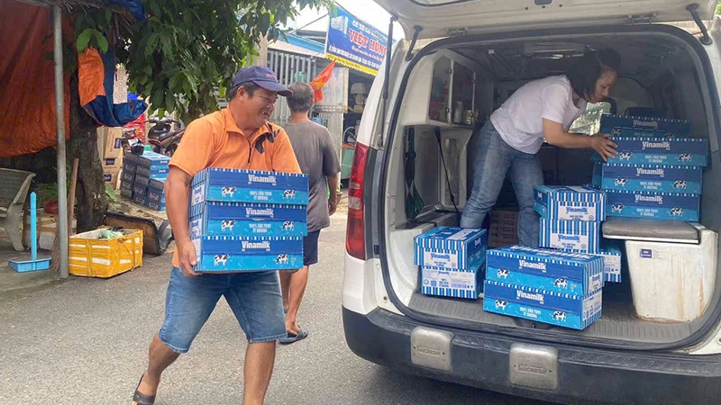 Nặng nghĩa đồng bào miền nam hướng về miền bắc