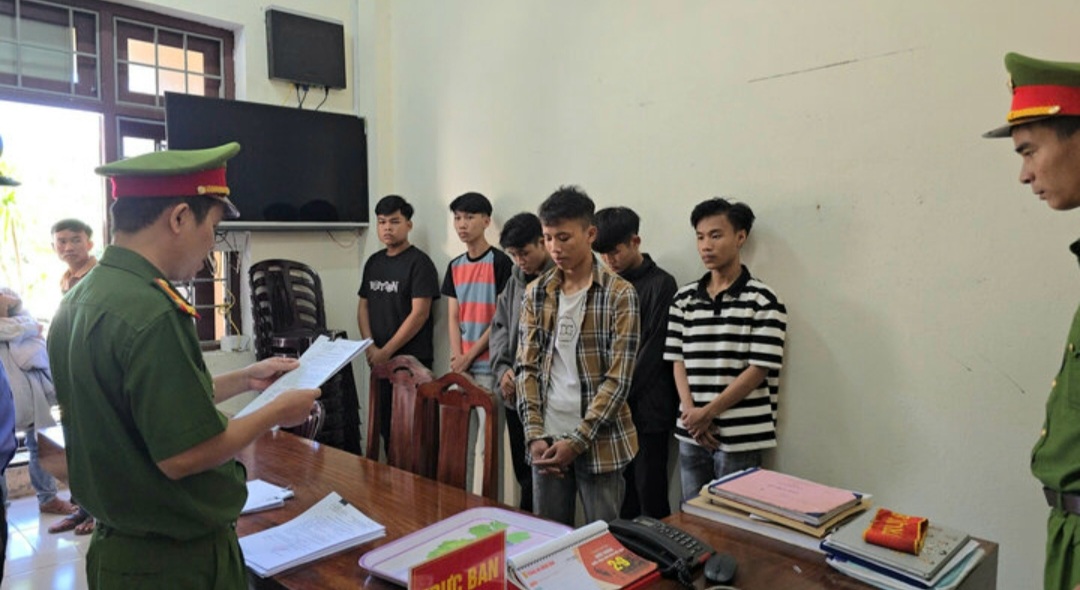Mâu thuẫn trên mạng xã hội, 20 thanh niên mang hung khí hẹn nhau hỗn chiến