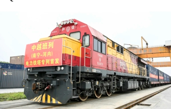 Tàu hàng liên vận Trung Quốc-Việt Nam đạt kỷ lục vận chuyển hơn 10 triệu container