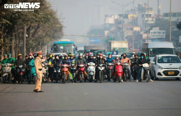 Cố tình đi ngược chiều, tài xế hối hận vì bị phạt tiền bằng cả tháng lương