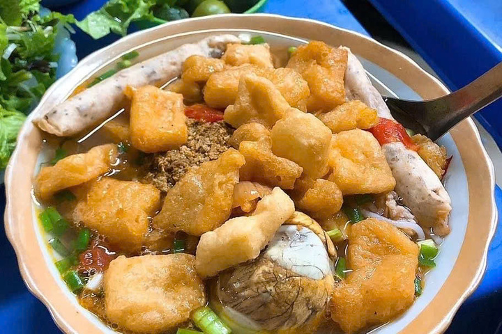 Chủ quán hoàn tiền vụ 1,2 triệu đồng/3 bát bún riêu]