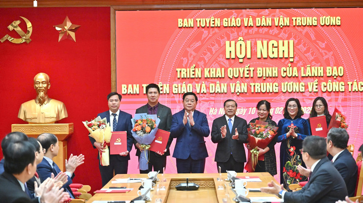 28 cán bộ Ban Tuyên giáo và Dân vận Trung ương tự nguyện xin nghỉ hưu trước tuổi
