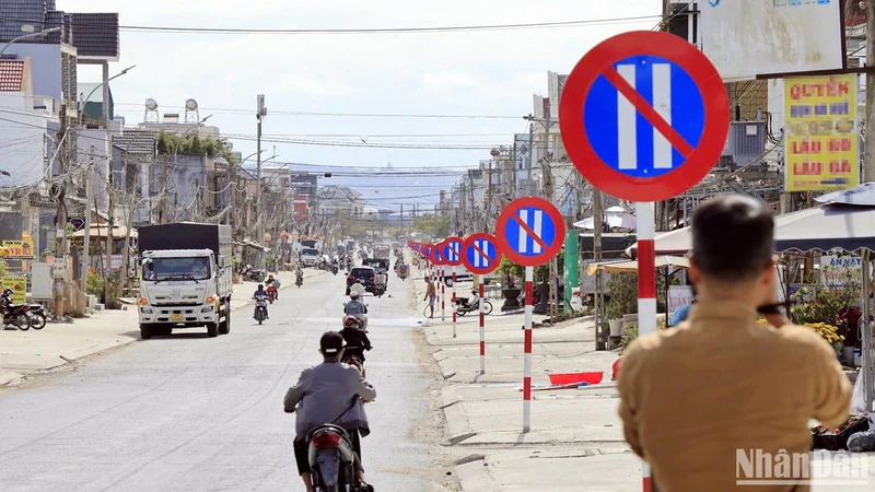Giữ nguyên 23 biển báo cấm đậu xe trên Quốc lộ 27, Đơn Dương