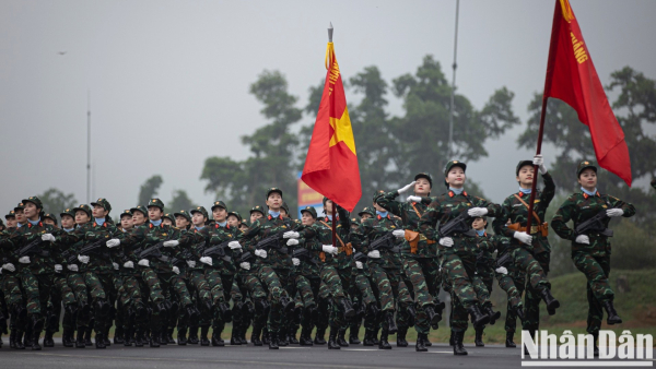 [Ảnh] Hợp luyện diễu binh, diễu hành kỷ niệm 50 năm Ngày Giải phóng miền nam, thống nhất đất nước