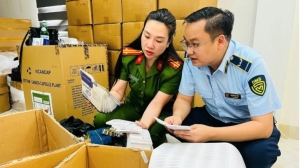Công an Hà Nội triệt phá, thu giữ hơn 100 tấn thực phẩm chức năng, thiết bị y tế giả
