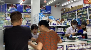Vừa cõng bệnh, vừa gánh nỗi lo thuốc giả