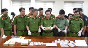 Phá đường dây ma túy liên tỉnh, thu gần 6kg tang vật và súng quân dụng
