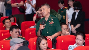 Xem phim “Mưa đỏ” nước mắt không thể ngừng rơi