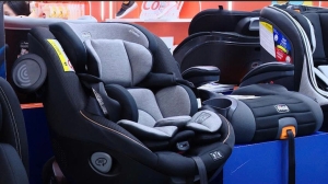 Quy định ghế ngồi ô-tô cho trẻ em: Người dân vẫn bối rối, chuyên gia nói cần có nghiên cứu để quy định phù hợp