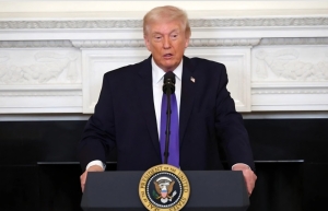 THUẾ QUAN HOA KỲ: Tổng thống Donald Trump tạm áp thuế toàn cầu 10%