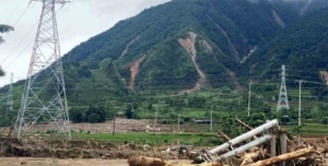 Lai Châu khẩn trương khôi phục điện cho vùng lũ Mường Than Lai Châu khẩn trương khôi phục điện cho vùng lũ Mường Than