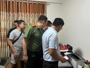 Triệt phá đường dây làm văn bằng và chứng chỉ giả quy mô lớn